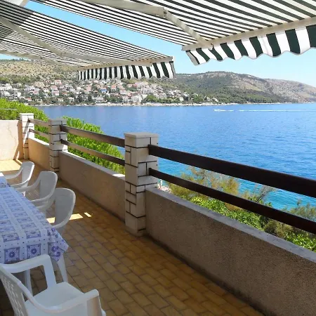 Apartman First Row To The Sea, Balcony View, Free Parking Trogir