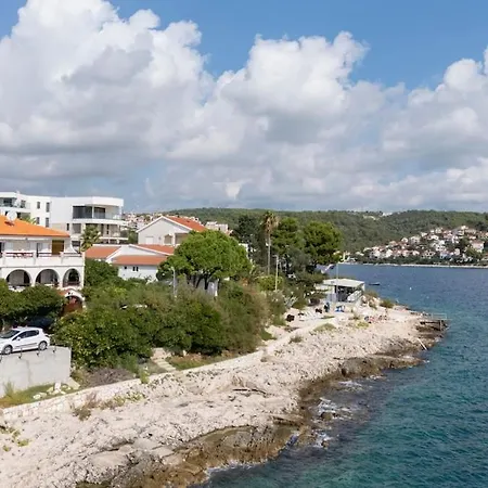 First Row To The Sea, Balcony View, Free Parking Apartament