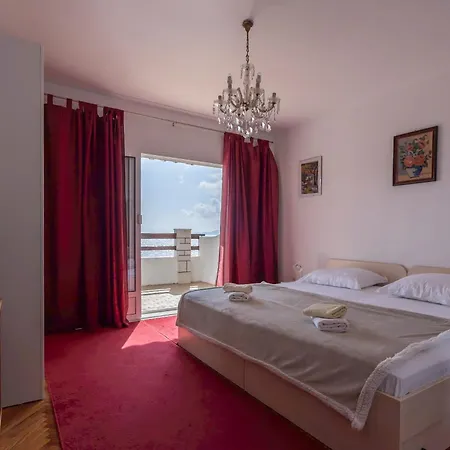 Apartament First Row To The Sea, Balcony View, Free Parking