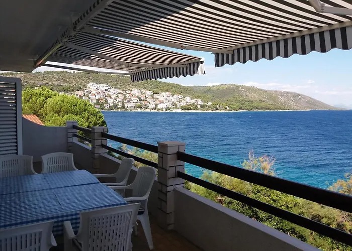 First Row To The Sea Apartman