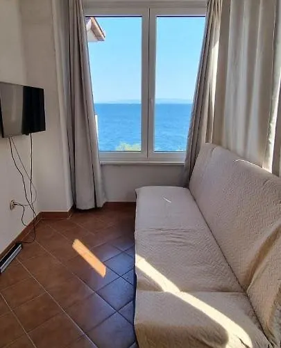 Apartman First Row To The Sea Trogir
