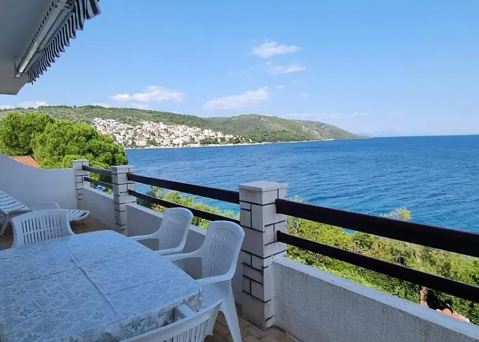 Apartman First Row To The Sea Trogir