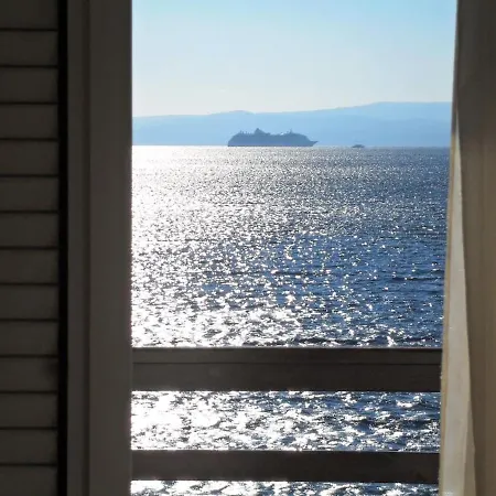 First Row To The Sea, Balcony View, Free Parking شقة *